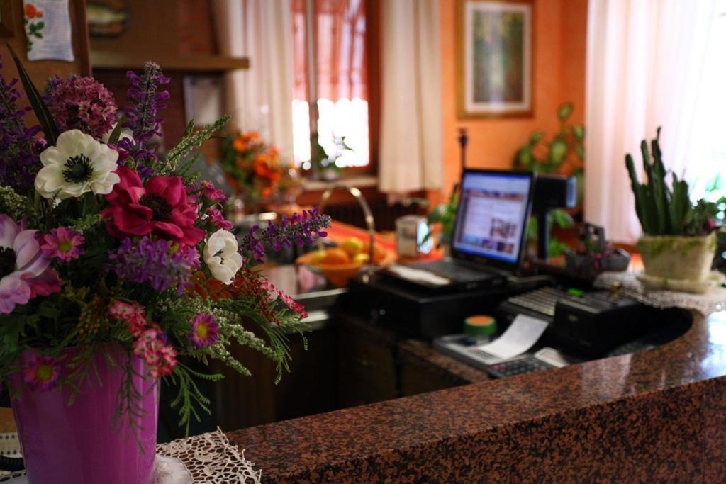 Albergo Ristorante Domus Salsomaggiore Terme Esterno foto